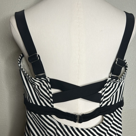 ATHLETA Black & White Striped Women's Swimsuit Underwire Bra Tankini Top‎ 38 B/C - Picture 7 of 14